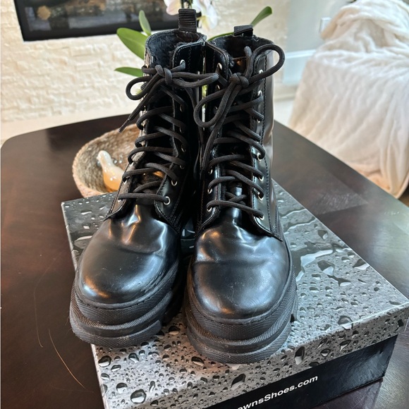 Sleek Black Combat Boots for Women - Picture 2 of 5
